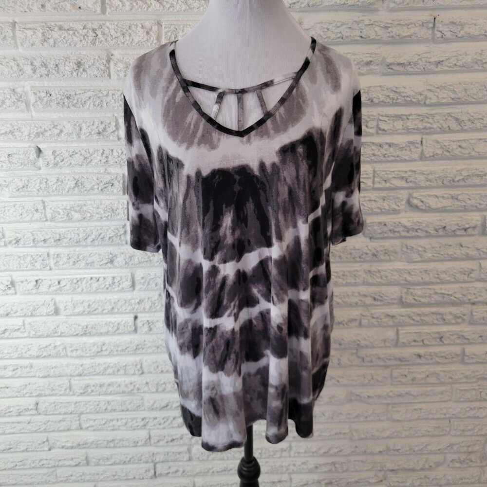Cato Est 1946 Womens Top 18W 20W Plus Tee Short Sleeve Lattice Neck Gray TIE8E